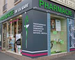 Devanture Alu Avec Enseignes Et Vinyles Pharmacy Design Hospital Interior Design Storefront Design
