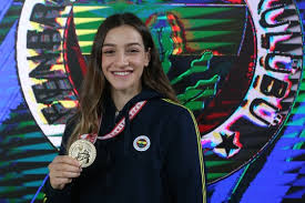 Jun 05, 2021 · fransa'nın başkenti paris'te düzenlenen olimpiyat oyunları boks avrupa kıtası elemeleri'nde 51 kiloda mücadele eden fenerbahçe sporcusu milli boksör buse naz çakıroğlu, belaruslu. Bokstaki Basarilari Hayata Bakis Acisini Degistirdi Fener Alayi