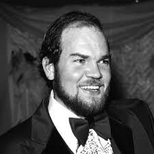 Mike Garth's Instagram, Twitter & Facebook