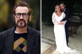 Un amore il cui ricordo è andato oltre la morte quello di marco giallini per la moglie loredana, scomparsa nel 2011 a causa di un aneurisma cerebrale. Syfjfopnt1itzm