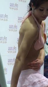 內衣展偷拍！隱隱約約好像拍到乳頭？-A圖網免費A圖A片-成人情色貼圖區