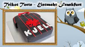 Eintracht frankfurt ist seine liebe, was seine lieben ihm auch zum geburtstag in form einer torte wünschten. Trikot Torte Eintracht Frankfurt Die Etwas Andere Kommunionstorte Youtube