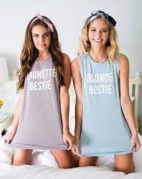 Wear your shirt untucked and look amazing! Brunette Bestie Blonde Bestie Bestie Blonde Brunette Gift Bff Outfits Bff Shirts Best Friend Outfits