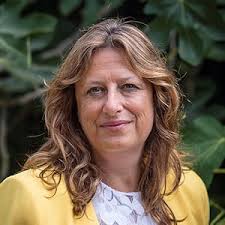 The Stone Circle: The Dr Ruth Galloway Mysteries 11 : Griffiths, Elly:  Amazon.co.uk: Books