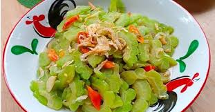 Resep tumis pare agar tidak pahit tetap hijau sangat simpel dan lezat. Tips Masak Tumis Pare Lezat Dan Tidak Pahit Ini Resepnya