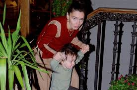 Güzel şarkıcı eski eşi serdar erener ile 2008 yılında ilişkisine son. Nil Karaibrahimgil In Oglu Buyudu