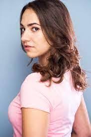 Melanie Carra's Instagram, Twitter & Facebook