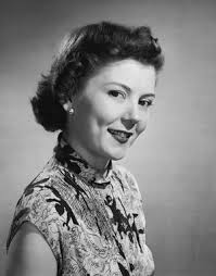 Image of Wong Ruth Mae Moy travaillant sur une pièce de moteur