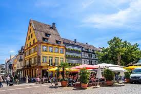 Wir gehen die hauptstraße entlang bis zur stadtkirche offenburg. Apcrzs4ocydx3m