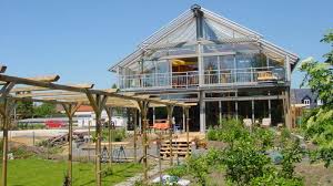 Haus aus glas , architektur: Haus Aus Glas Wohnen Im Gewachshaus Bio Solar Haus