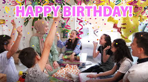 Look through examples of sechslinge translation in sentences, listen to pronunciation and learn grammar. Die Sechslinge Feiern Ihren 12 Geburtstag Berliner Sechslinge Youtube