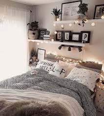 50 Vsco Bedroom Ideas For The 2020 Bedroom Decorating Tips Relaxing Bedroom Woman Bedroom