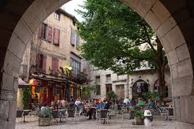 Une vallée baptisée nobilis vallis par les romains, le plus ancien hôtel de ville de france, des ruelles et venelles ont plus de 8 siècles. Week End Nature Dans Les Gorges De L Aveyron