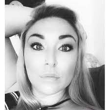 Amy Earp's Instagram, Twitter & Facebook