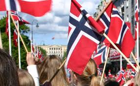 Toget ble bedt om å snu da det nærmet seg slottet. 17 Mai