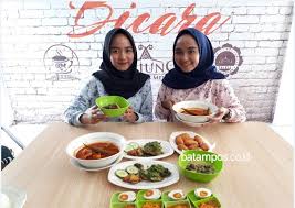 500 gr ikan baung (jika tak ada, ganti dengan ikan patin, ikan kembung atau ikan lele), bersihkan. Hadirkan Ikan Asam Pedas Khas Melaka Batampos Co Id
