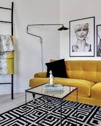 Ein Stylischen Farbakzent Wie Dieses Samtsofa Kann Doch Jeder Im Wohnzimmer Gebrauchen Besonders Wenn Es M Samt Sofa Gelbes Wohnzimmer Gastezimmer Einrichten