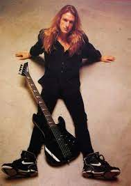 Ellefson started to play bass guitar because of its presence in heavy rock music. 130 Best Megadeth Ideas Muzyka Metale Szlachetne Dave Mustaine