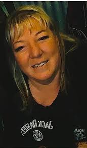 Deleting social media to build a farm