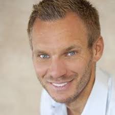 Idag firar jag kvinnodagen och äter tårta med @FiStockholm. Här tillsammans  med gruppledaren Anna Rantala Bonnier #8mars #08pol #sthlmpol