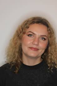 Hi everyone, 🩷 I am a make-up artist based in Kirkcaldy and I'm looking  for models to grow my portfolio. This type of service will only be £20 and  is a limited