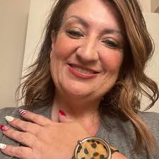 neon hot glue squiggles? I CANT GET ENOUGH🌈 Soooo the fact that  @cutcreaser explained to me that I should practice and don't get  frustrated… YET I WAS CLOSE TO TEARSSS😭 This