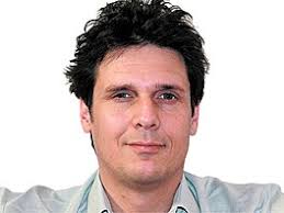 Mecenáš kradl, platil běhny, pití i žranice. Veřejnost spílala jeho ženě