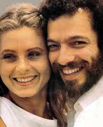 Artista da Globo agoniza com AIDS, descobre câncer e ganha mensagem