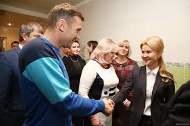 Головний тренер збірної україни андрій шевченко зізнався, що втратив усіх друзів на початку дев'яностих. Yuliya Svitlichna Ta Andrij Shevchenko Privitali Uchasnikiv Sportivnogo Festivalyu Vidkriti Uroki Futbolu