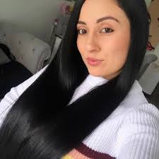 Karen Meli's Instagram, Twitter & Facebook