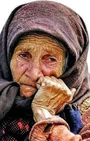 MAMA NU MOARE NICIODATĂ! Ai plecat la cer sătulă De necazuri și nevoi, Însă  te purtăm în inimi Fiecare dintre noi.. Ești o viță cu cinci mlade, Ești o  stea în cinci