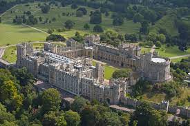 El castillo de windsor es un interesante complejo arquitectónico que forma parte de los monumentos medievales en la ciudad de windsor, en el condado de berkshire; Castillo De Windsor Steemit