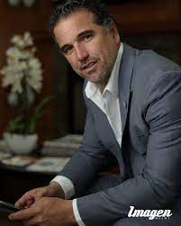 Entre otras producciones televisivas ha participado en 'sin senos. Gustavo Manrique Premios Verdes Latinoamerica Revista Imagen Miami