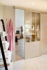 Les Cloisons Ateliers Type Loft L Atout Tendance De Votre Interieur En 2020 Verriere Blanche Porte Coulissante Porte Coulissante Atelier