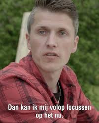 Een moeilijk maar mooi moment voor Patrick: samen met zijn vrienden timmert  hij zijn kist in elkaar 💜