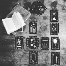 Black And White Tarot Deck Pdf 6 Beautiful Black And White Aesthetically Pleasing Minimalist Tarot Decks Tarot Decks Tarot Card Decks Tarot Cards