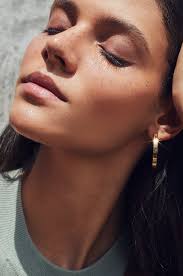 Los Angeles based talent agency representing an elite roster of world  renowned makeup artists, hair stylists, groomers and fashion stylists from  LA to New York.