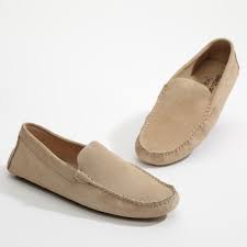 Le mocassin est la chaussure classe et élégante par excellence depuis de nombreuses années. Mocassins Cuir Charles And Smith Beige Pour Homme