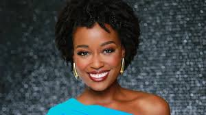 Former NFL player Ray McElroy visits Janesville middle school students