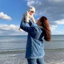 Pilot babis anagnostopoulos, husband of murdered caroline crouch, leaves the court in athens. Fhyiju78dtuo M