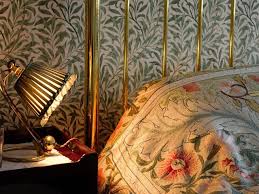 18 ide motif wallpaper dinding berdasarkan ruangan di tapi, wallpaper dapat menjadi solusi yang tepat untuk menutup kondisi dinding demikian sehingga hindari memasang wallpaper di ruangan yang cenderung lembab seperti ruangan yg minim ventilasi. Memasang Wallpaper Di Dinding Lembab Agar Menempel Kuat Arafuru