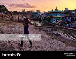 Myanmar Irrawaddy Fleuve Ayeyarwady Mandalay Port Fluvial Navire De Croisiere Mandalay Tourisme