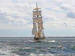 The series took place in the fictive middle class suburb mälarviken, located in the vicinity of stockholm. Tre Kronor Af Stockholm Foto Bild Schweden Schiff Foto Bilder Auf Fotocommunity