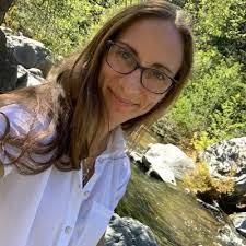 Jana Belisle's Instagram, Twitter & Facebook