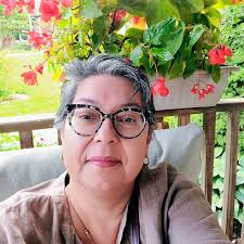 We will be visiting with our college age daughter in December; can you  suggest some conveniently located hotels in the town center, from which we  can walk? We will be there for