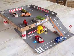 Cardboard, hot glue, wooden skewers, plugs, syringes diy car track with lift and with parking of cardboard how to make car racing desktop game from cardboard. 8 Idea Diy Mainan Kereta Daripada Kotak Anak Lelaki Mesti Suka