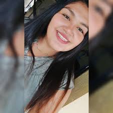 El Salvador 🇸🇻 País en donde si te ven platicando con alguien en la calle  ya son novios.