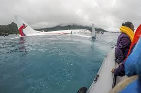 O avião que caiu na indonésia. Aviao Sai Da Pista E Cai Em Lagoa Na Micronesia 28 09 2018 Mundo Folha
