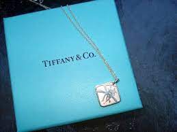 In San Francisco And At The Finish Fireman Hand You A Tiffany Necklace On A Silver Platter Nike Wo Nike Womens Marathon Nike Women San Francisco Half Marathon