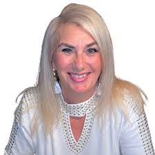 Jennifer Glazier's Instagram, Twitter & Facebook